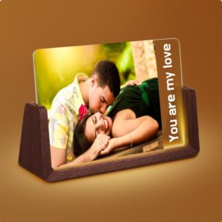 Mantenha as suas memórias iluminadas com esta Moldura acrílica luminosa para personalizar. Impressão de foto envolta em placas de acrílico com luz na base de madeira. Personalize ou customize esta placa acrílica personalizada, com uma imagem do seu agrado. Fale connosco pelo whatsapp (+351  919 755 533) e ajudamos durante todo o processo. Portes Grátis