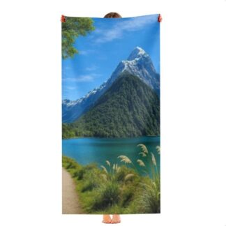 Esta toalha de praia de algodão para personalizar combina a suavidade do algodão com a durabilidade do poliéster, sendo ideal para estampar a sua imagem. Personalize ou customize com uma imagem do seu agrado. Fale connosco pelo whatsapp (+351  919 755 533) e ajudamos durante todo o processo. Portes Grátis